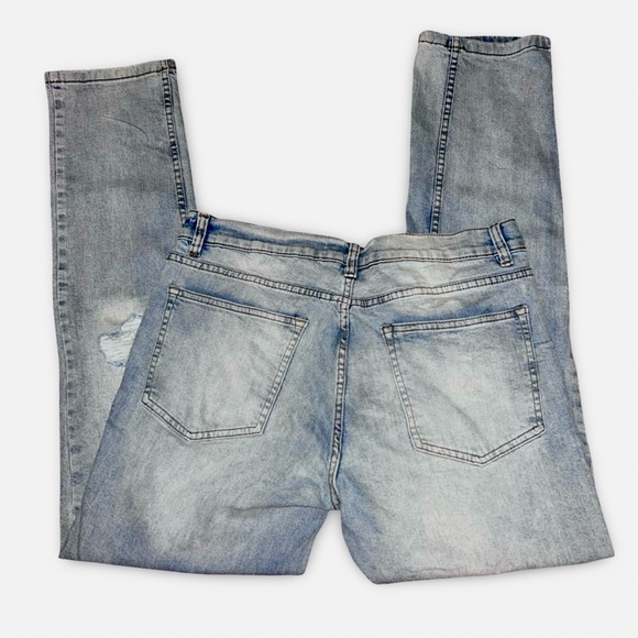 UH Denim Men's Slim Distressed Jeans Light Wash 32x32 NWT - Picture 2 of 5